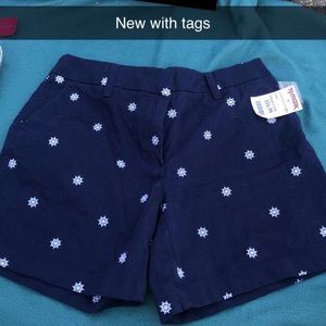 Summer shorts with starring wheel detail